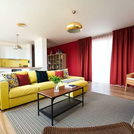 Private 5 Star 3 Room Flat And In-Door Pkg Nitra Ngoại thất bức ảnh